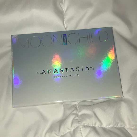 Anastasia Beverly Hills Other - ABH MOONCHILD GLOW KIT